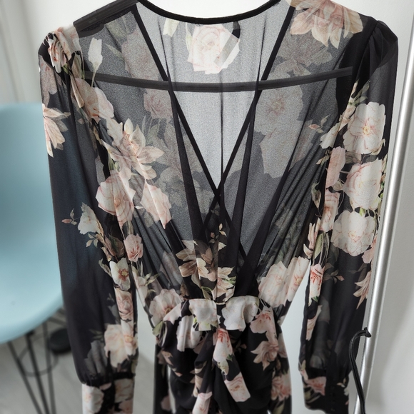 Beautiful Long Sleeve Floral Print Dress - Picture 3 of 3